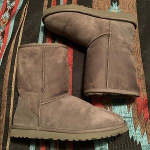 UGG Women’s Classic Short Boots Size 9